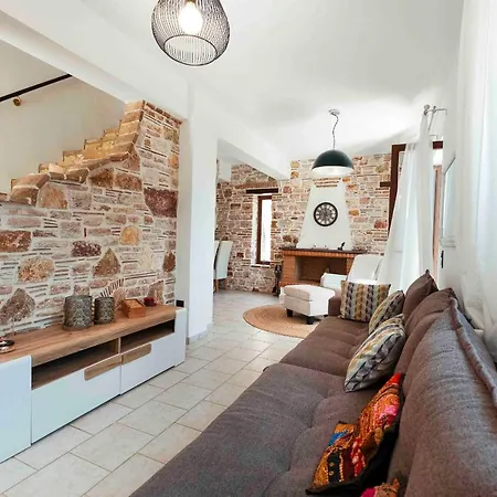 Peroulia Stone - Grece, Peloponnese Koróni