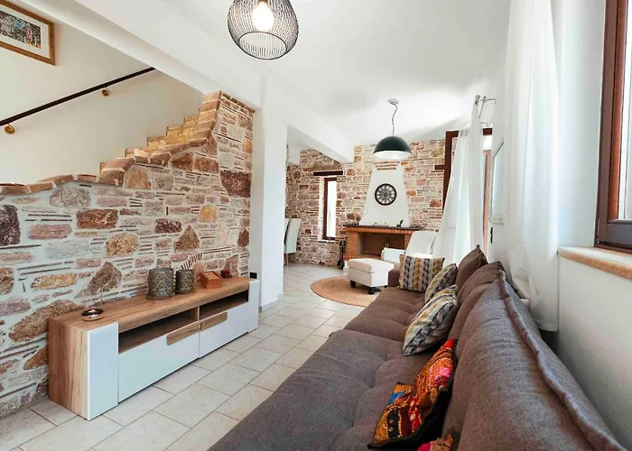 Peroulia Stone - Grece, Peloponnese Koróni